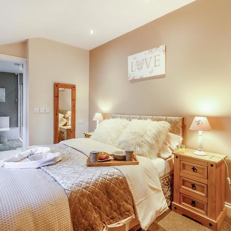 Caner Bach Lodge Bridgend  Zewnętrze zdjęcie